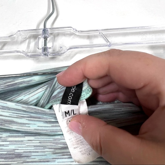 ONZIE Yoga Leggings Crop Capri Space Dye Micro Stripes Blue Teal M/L - Picture 3 of 7